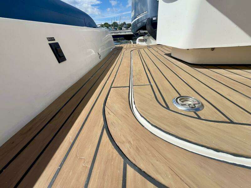 Charlie T  30ft Hunt Yachts Yacht For Sale