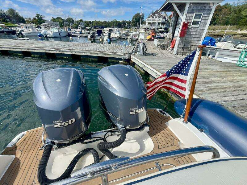 Charlie T  30ft Hunt Yachts Yacht For Sale