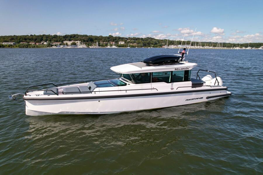 37' 2023 Axopar 37 XC AFT CABIN