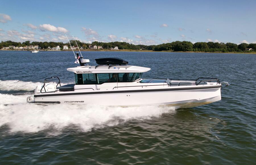 37' 2023 Axopar 37 XC AFT CABIN