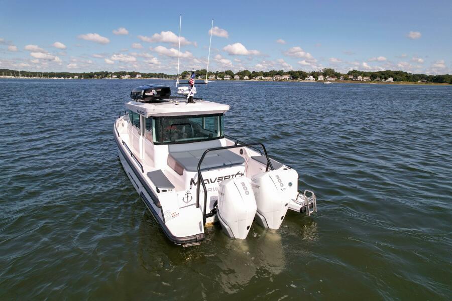 37' 2023 Axopar 37 XC AFT CABIN