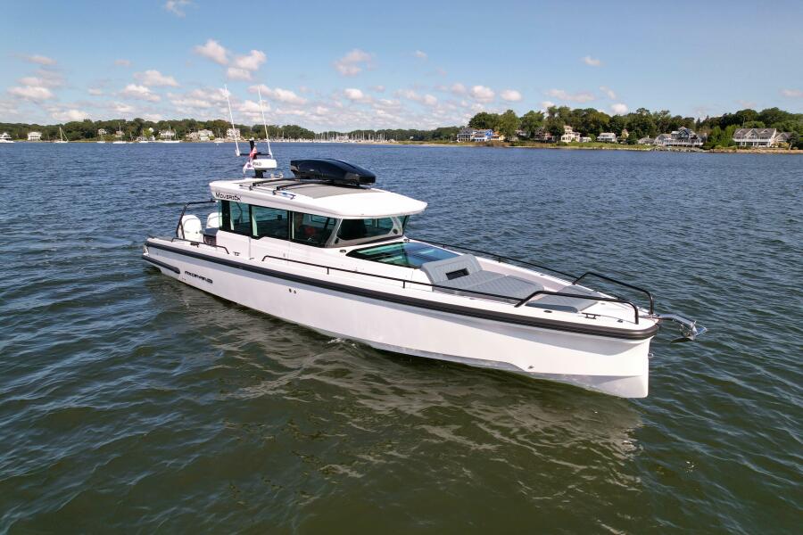 37' 2023 Axopar 37 XC AFT CABIN