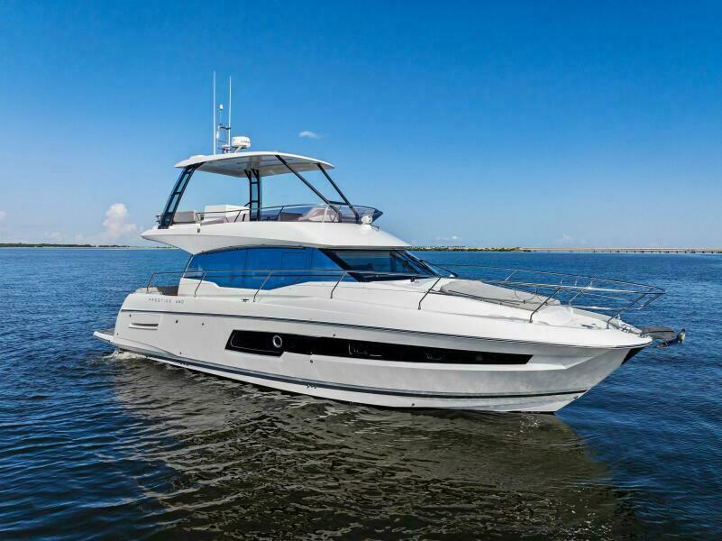 2023 Prestige 460 Flybridge