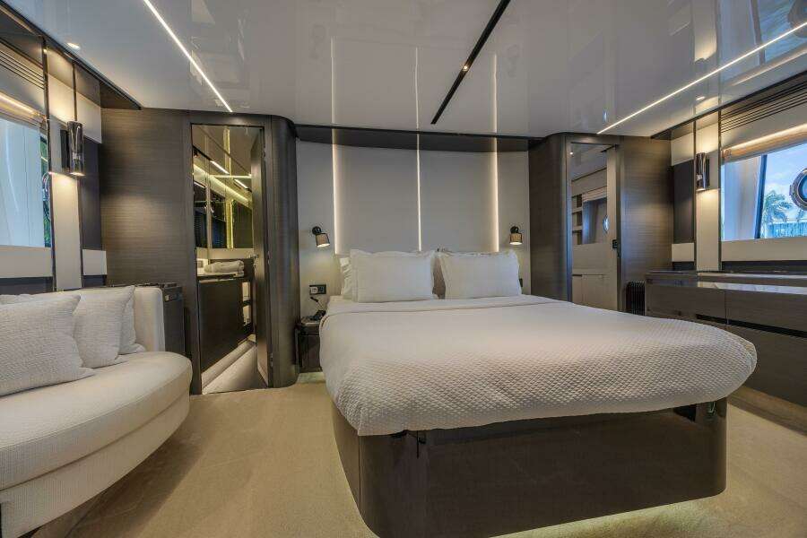 NO TIME TO DIE 80ft Azimut Yacht For Sale