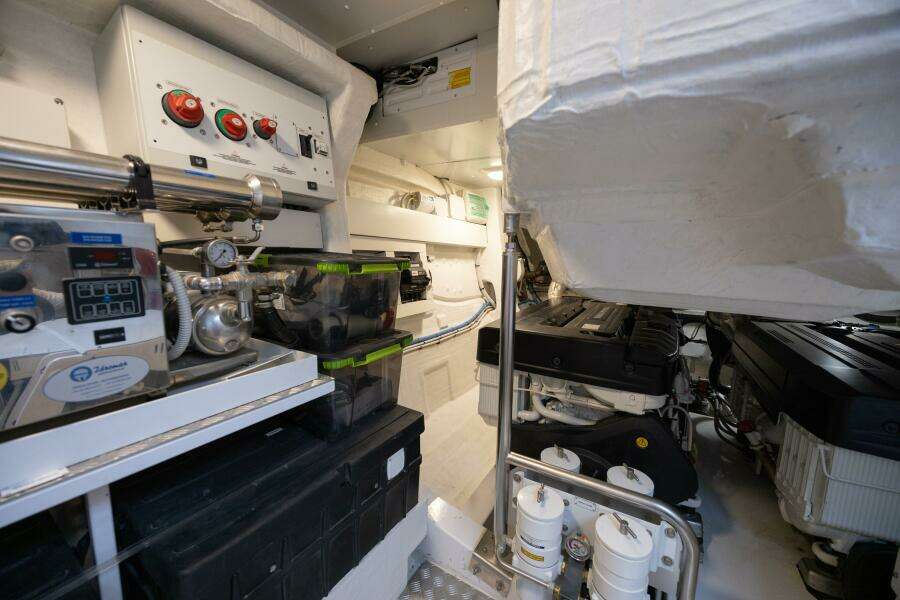 NO TIME TO DIE 80ft Azimut Yacht For Sale