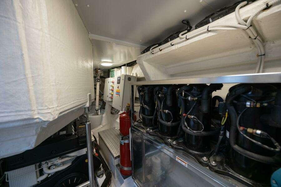 NO TIME TO DIE 80ft Azimut Yacht For Sale