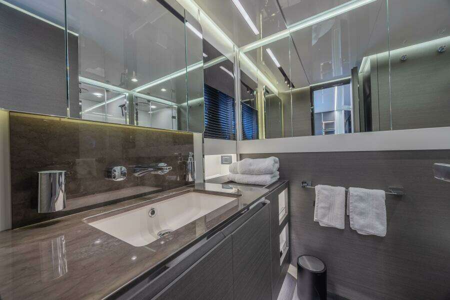 NO TIME TO DIE 80ft Azimut Yacht For Sale
