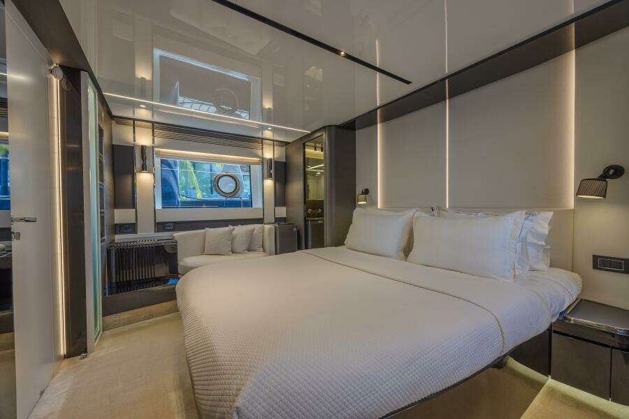 NO TIME TO DIE 80ft Azimut Yacht For Sale