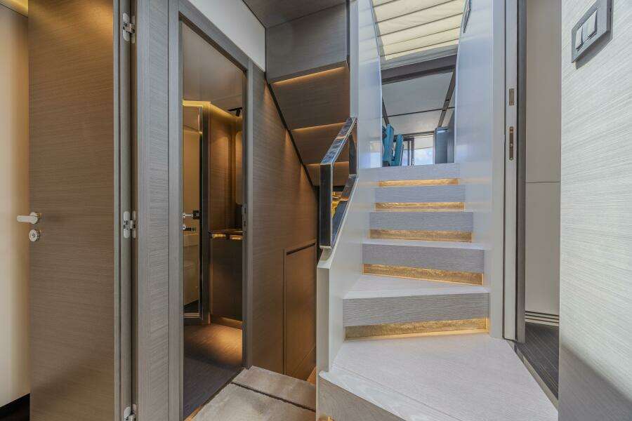 NO TIME TO DIE 80ft Azimut Yacht For Sale