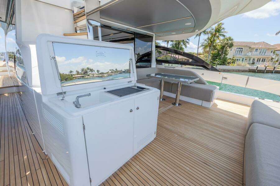 NO TIME TO DIE 80ft Azimut Yacht For Sale