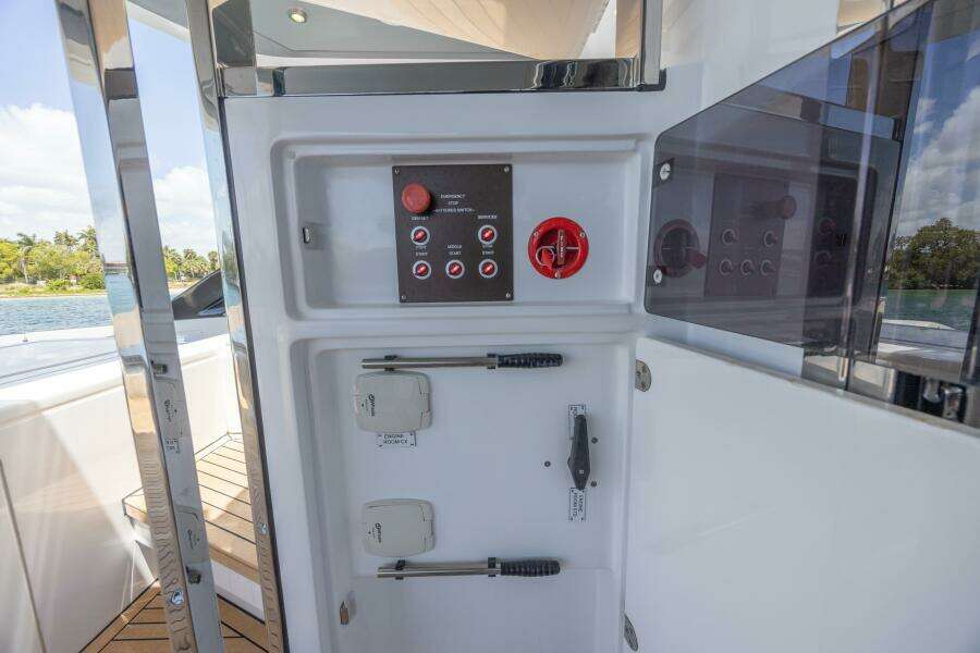 NO TIME TO DIE 80ft Azimut Yacht For Sale
