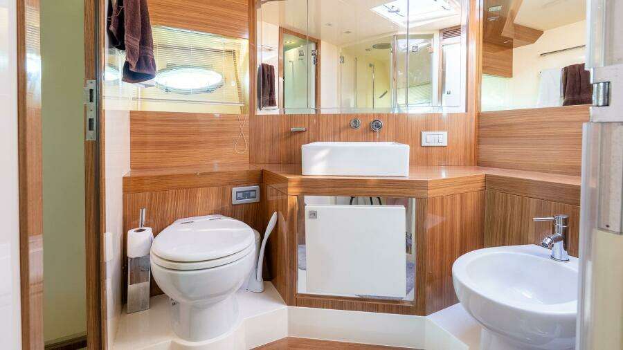 Balliamo 55ft Uniesse Yacht For Sale