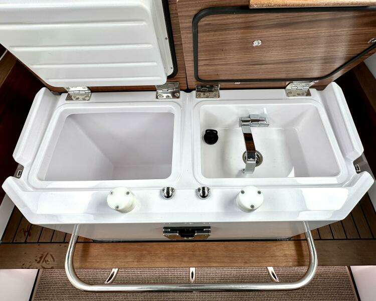 28ft Axopar Yacht For Sale