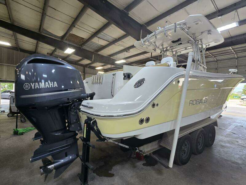 30ft Robalo Yacht For Sale