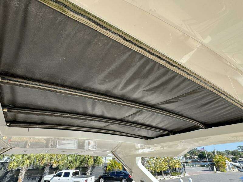 2016 Sea Ray 510 Fly 'Bateau d’Amis' - Flybridge Helm Top