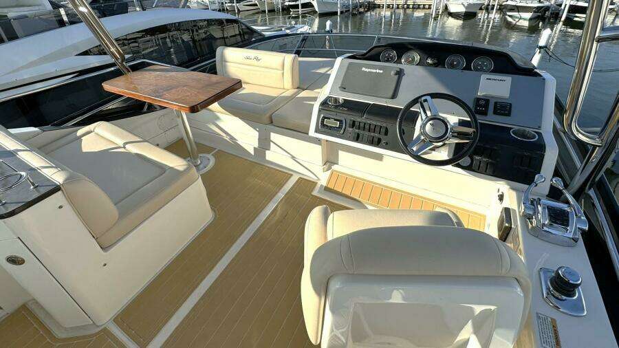 2016 Sea Ray 510 Fly 'Bateau d’Amis' - Flybridge