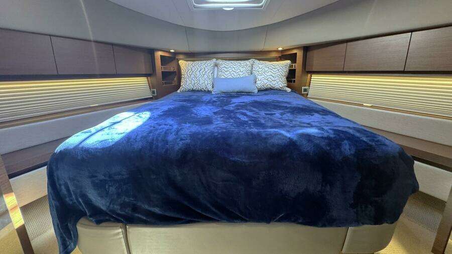 Sea Ray 510 Fly 'Bateau d’Amis' - Guest VIP Stateroom
