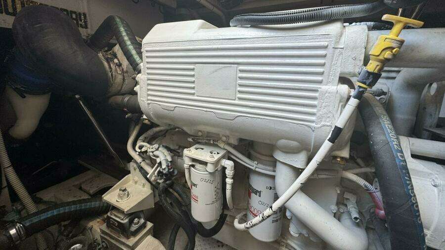 2016 Sea Ray 510 Fly 'Bateau d’Amis' - Engine Room