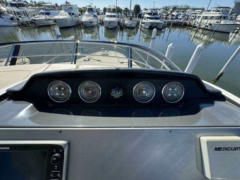 2016 Sea Ray 510 Fly 'Bateau d’Amis' - Flybridge Helm