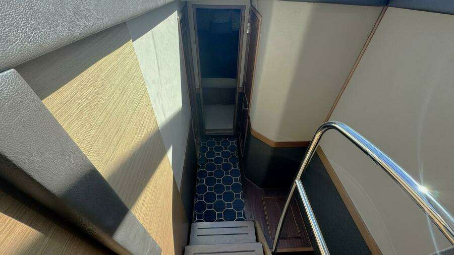 Sea Ray 510 Fly 'Bateau d’Amis' - Stairwell