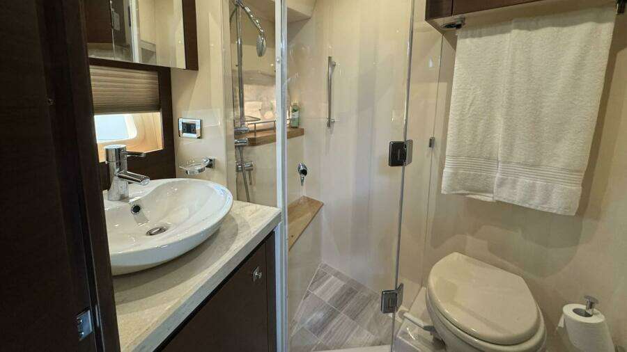 Sea Ray 510 Fly 'Bateau d’Amis' - Guest Head