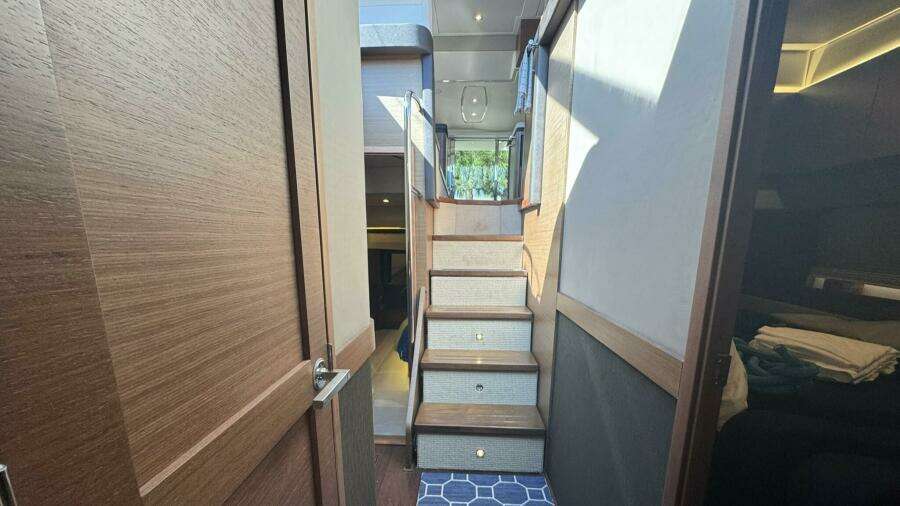 Sea Ray 510 Fly 'Bateau d’Amis' - Stairwell