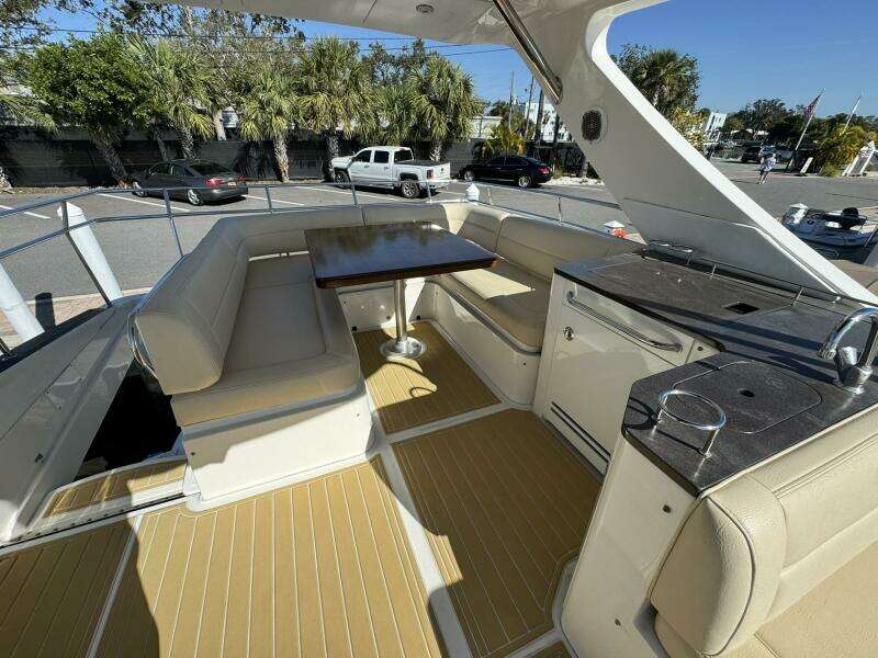 2016 Sea Ray 510 Fly 'Bateau d’Amis' - Flybridge