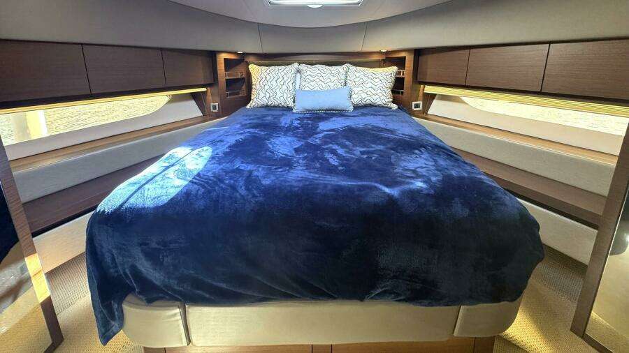 Sea Ray 510 Fly 'Bateau d’Amis' - Guest VIP Stateroom