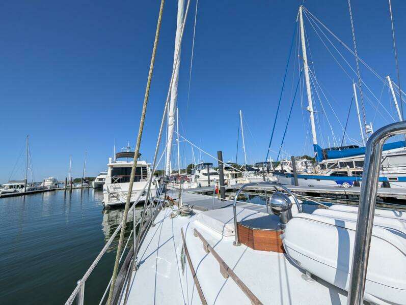 Outrageous 43ft Mason Yacht For Sale