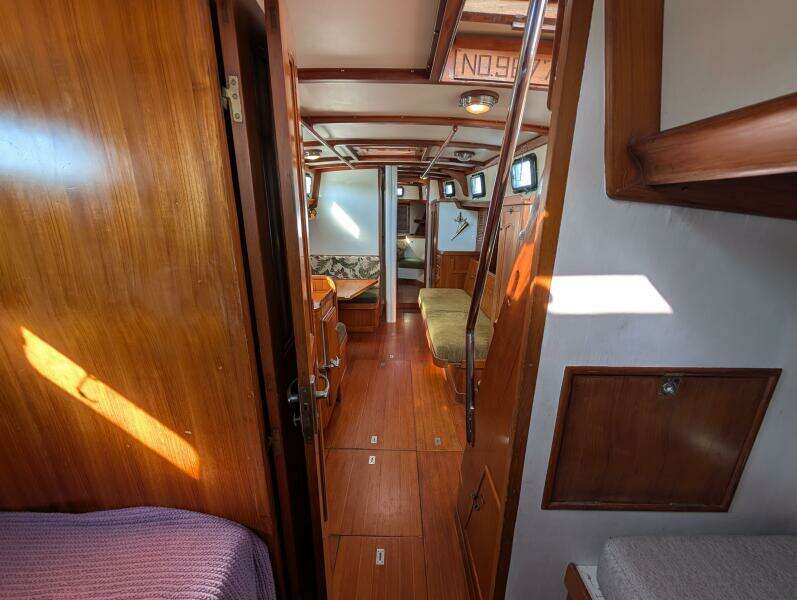 Outrageous 43ft Mason Yacht For Sale