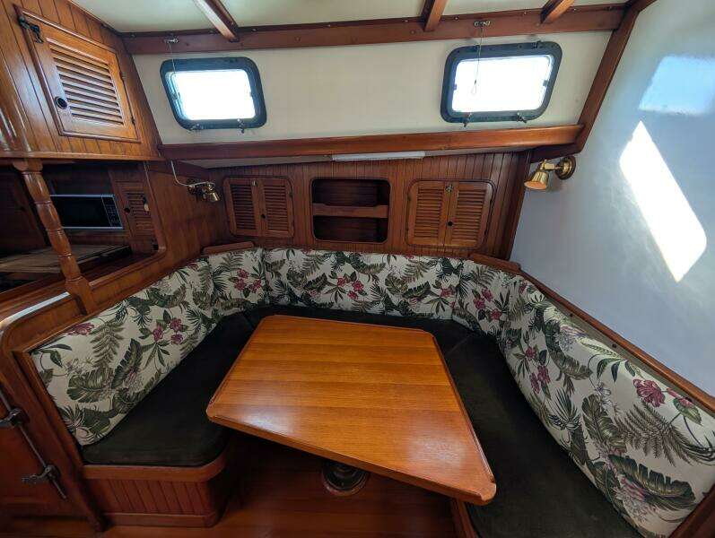 Outrageous 43ft Mason Yacht For Sale