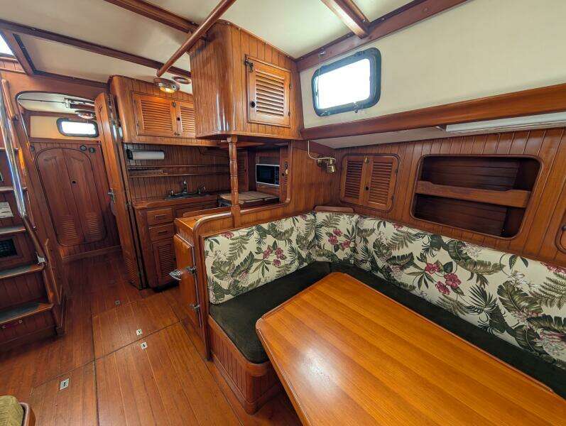 Outrageous 43ft Mason Yacht For Sale