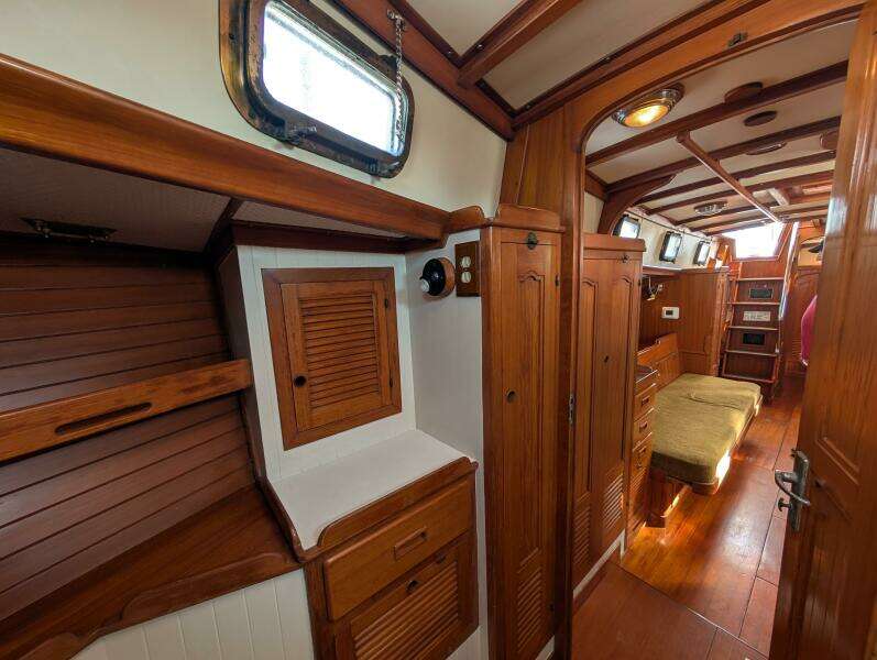 Outrageous 43ft Mason Yacht For Sale
