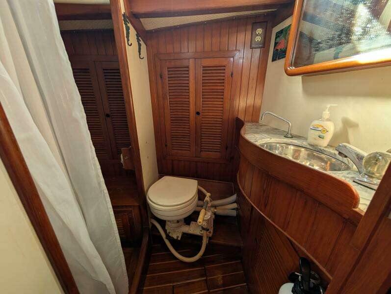 Outrageous 43ft Mason Yacht For Sale