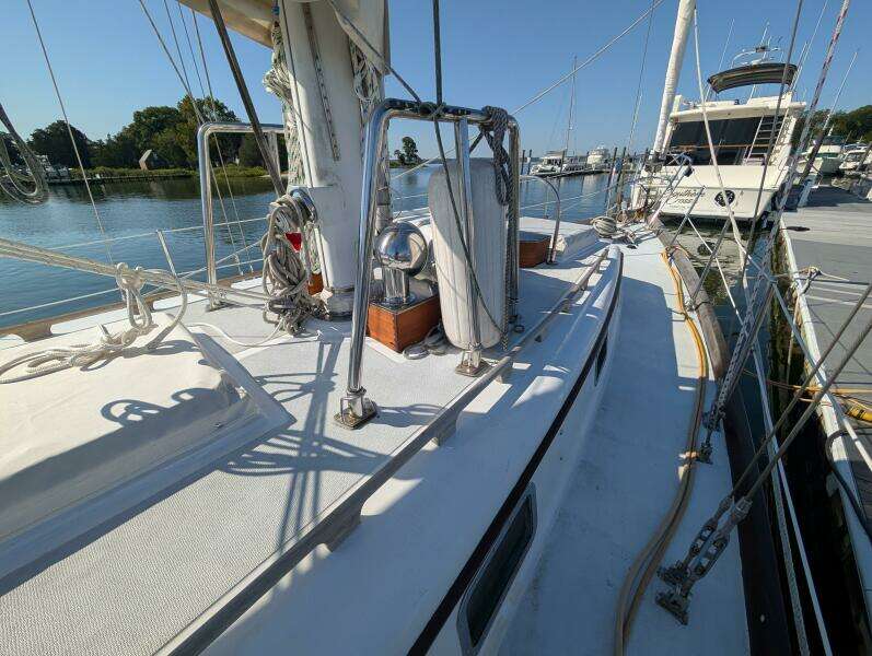 Outrageous 43ft Mason Yacht For Sale
