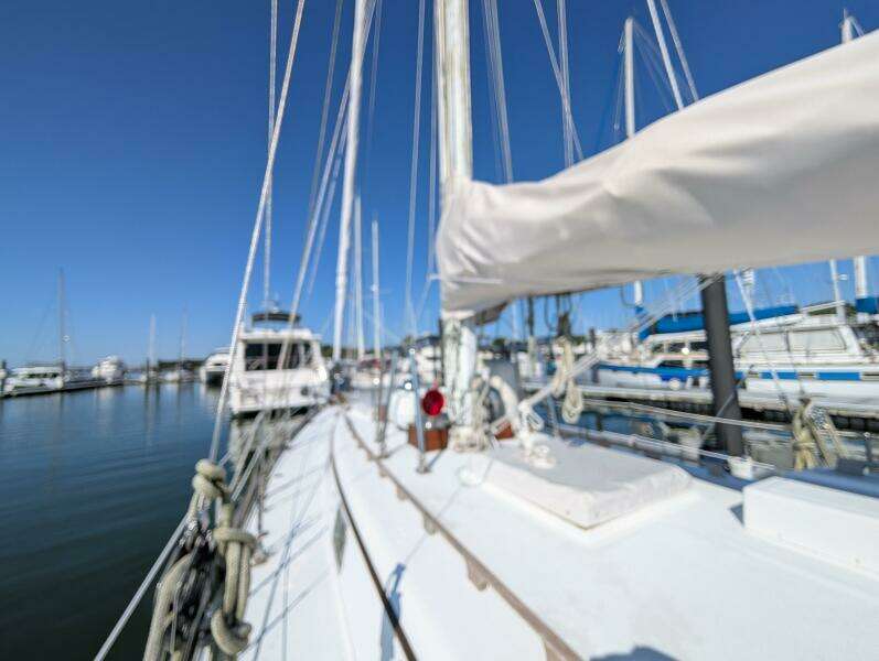 Outrageous 43ft Mason Yacht For Sale