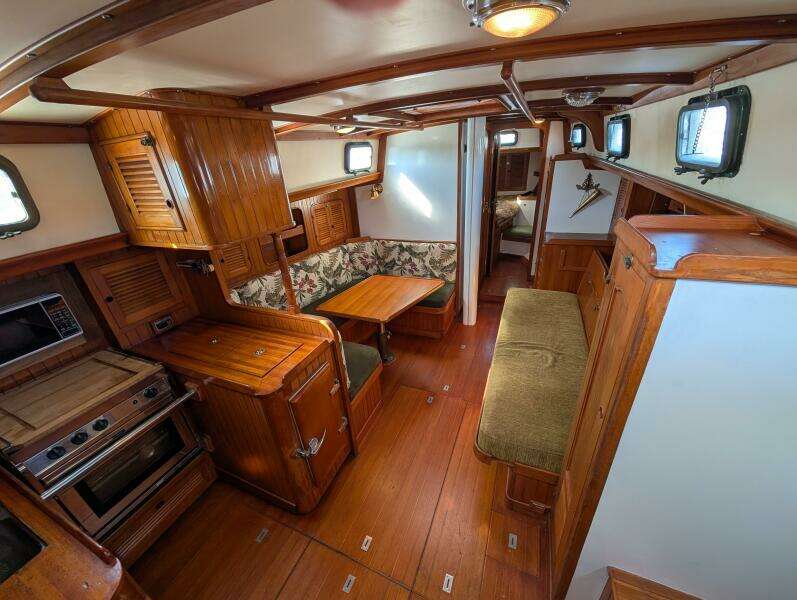 Outrageous 43ft Mason Yacht For Sale