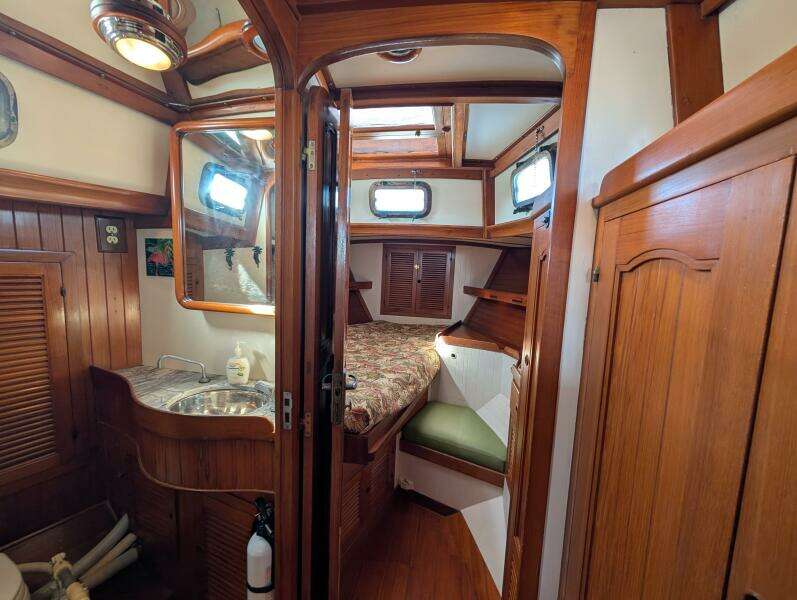 Outrageous 43ft Mason Yacht For Sale