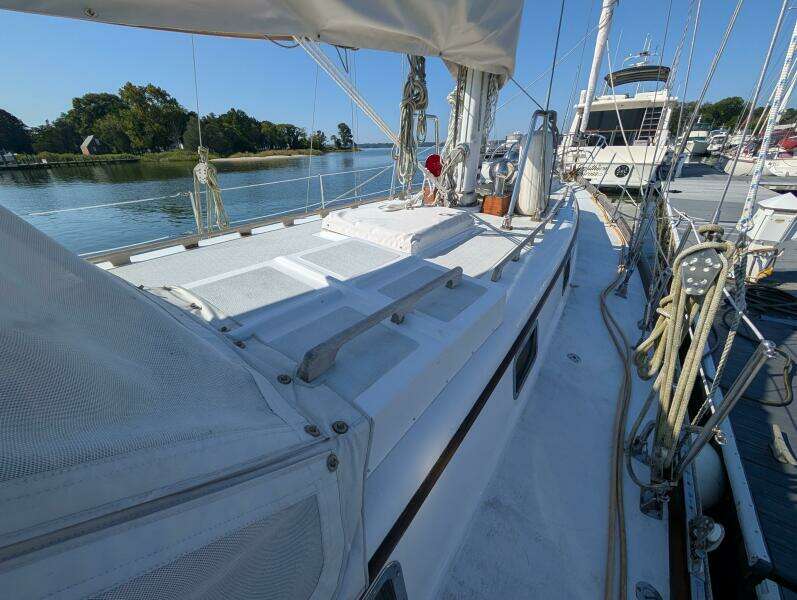 Outrageous 43ft Mason Yacht For Sale