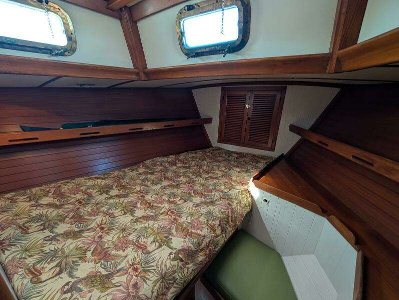 Outrageous 43ft Mason Yacht For Sale