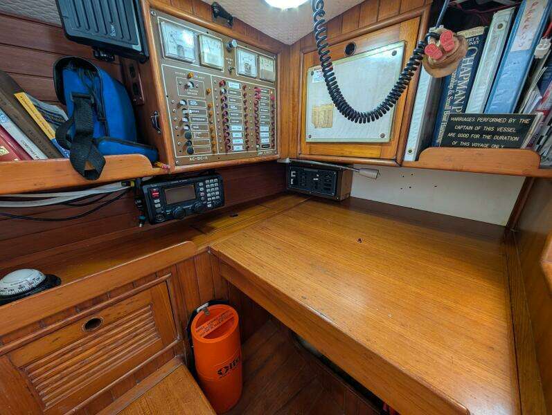 Outrageous 43ft Mason Yacht For Sale