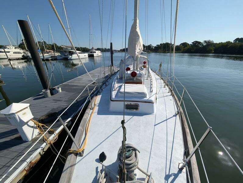 Outrageous 43ft Mason Yacht For Sale