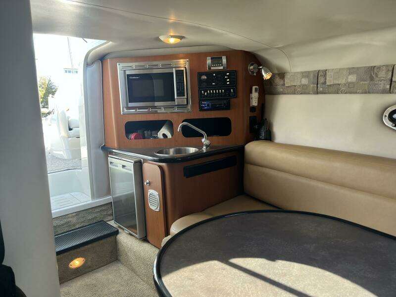 28ft Crownline Yacht For Sale