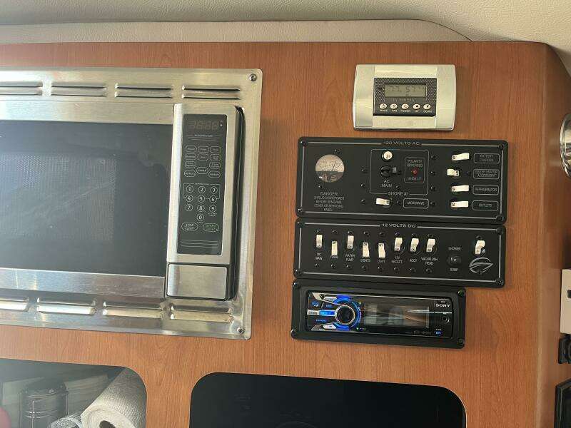 28ft Crownline Yacht For Sale