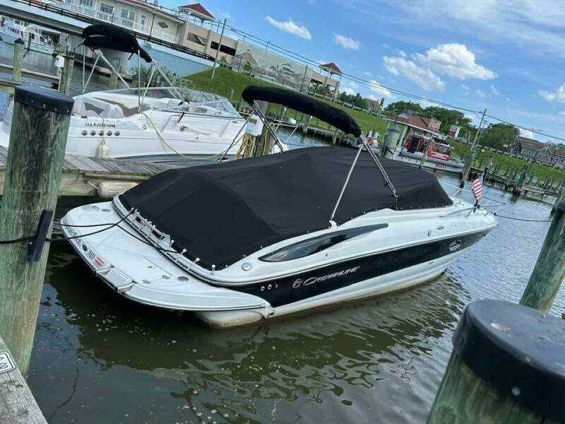 28ft Crownline Yacht For Sale