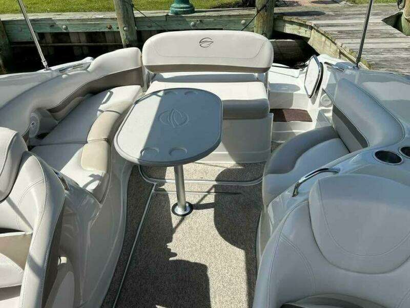 28ft Crownline Yacht For Sale