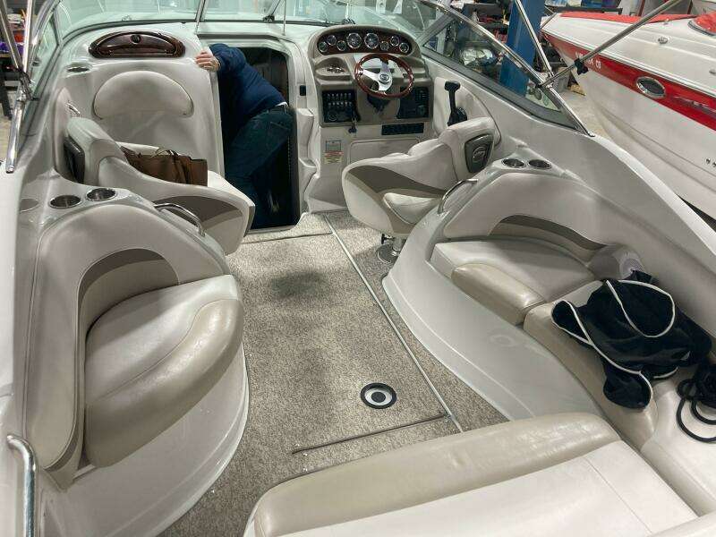 28ft Crownline Yacht For Sale
