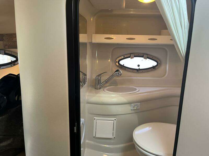 28ft Crownline Yacht For Sale