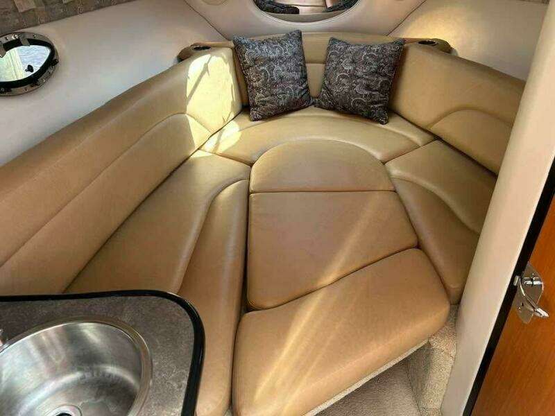 28ft Crownline Yacht For Sale