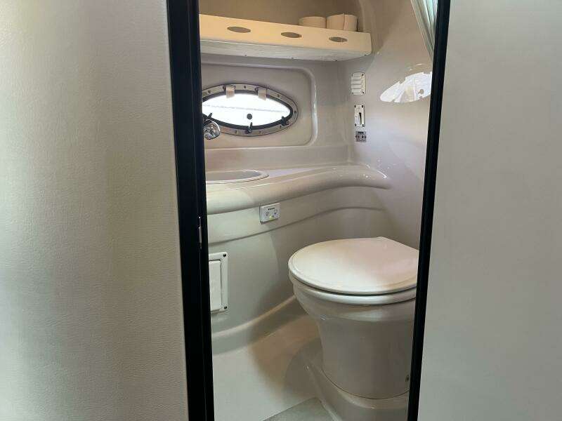 28ft Crownline Yacht For Sale
